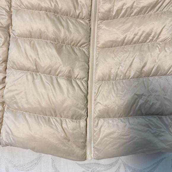 Uniqlo Womens Ultra Light Down Vest Cream Packable Fall Winter XS Casual Outdoor - Picture 10 of 15
